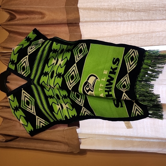 SEATTLE SEAHAWKS PONCHO **NWOT ** - Picture 1 of 5